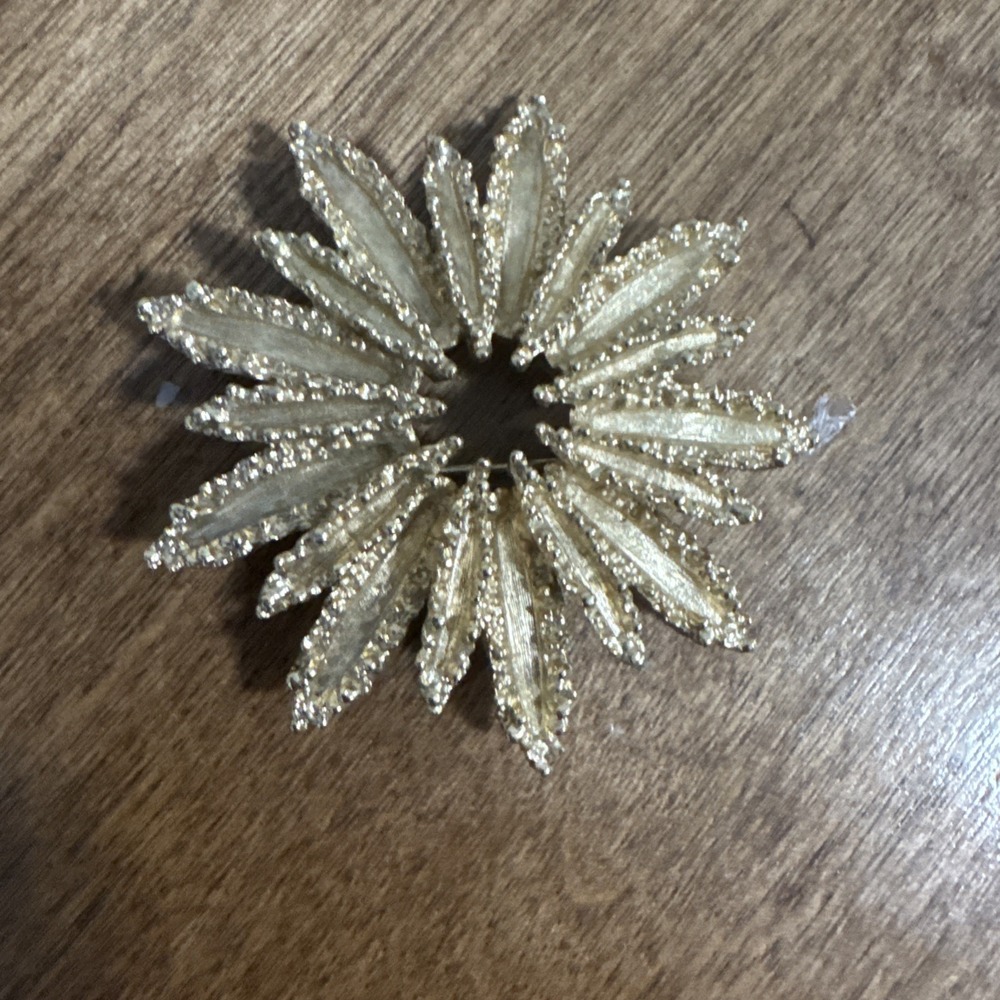 Vintage 1972 Avon Gold Tone Starburst Brooch Pin Costume Jewelry Holiday